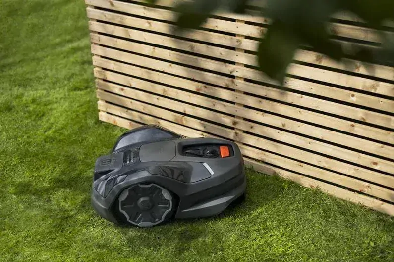 Robotická sekačka Husqvarna Automower 310E NERA