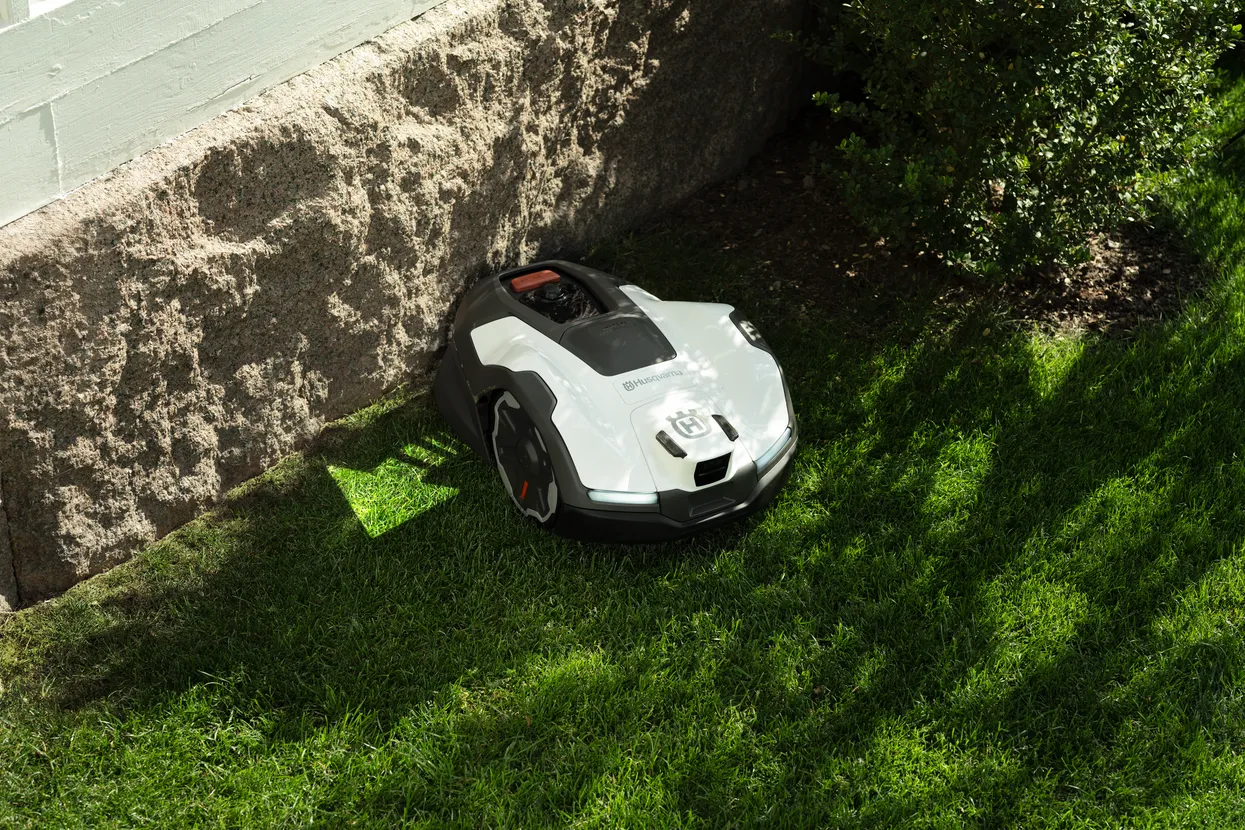 Robotická sekačka Husqvarna Automower 405VE NERA s EPOS